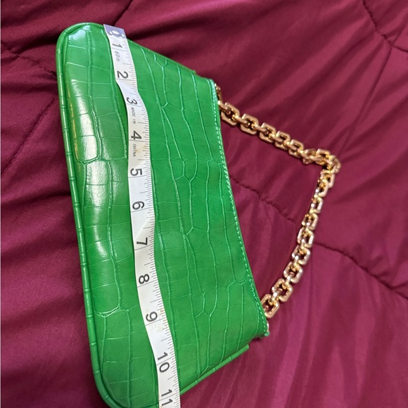 Zara Emerald Croc-Embossed Shoulder Bag with Gold Chain - Picture 5 of 6